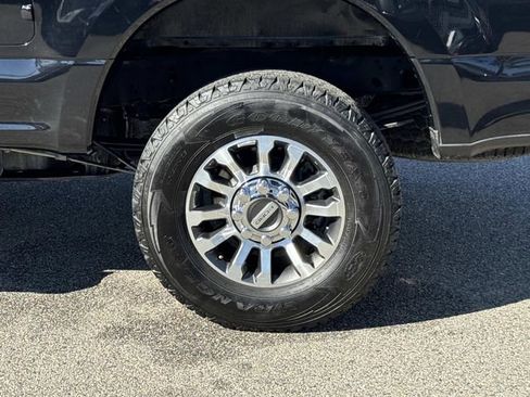 Used 2022 Ford F250 Lariat w/ Lariat Value Package image 7