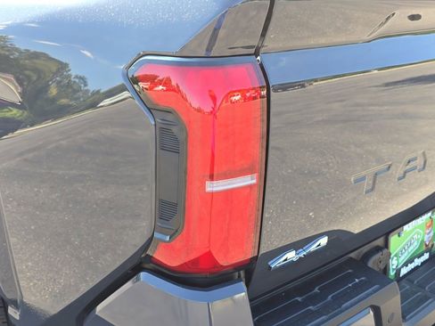 Used 2025 Toyota Tacoma SR5 image 33