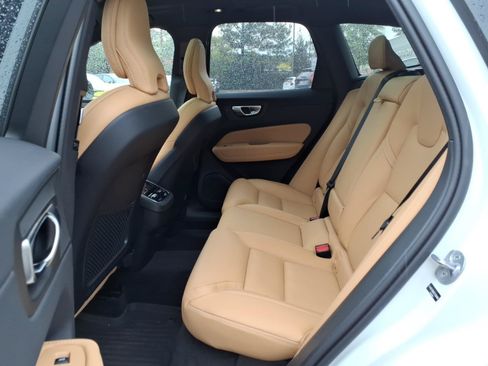 Used 2025 Volvo XC60 B5 Ultra AWD/4WD image 4