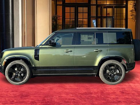 New 2026 Land Rover Defender 110 X-Dynamic SE image 3