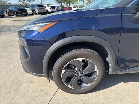 Used 2024 Nissan Rogue SV image 2