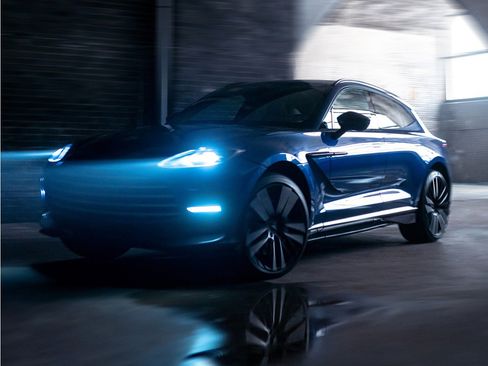 Used 2024 Aston Martin DBX AWD/4WD image 1