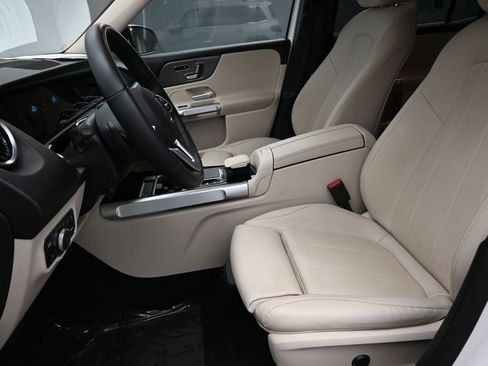 Used 2022 Mercedes-Benz GLB 250 image 11