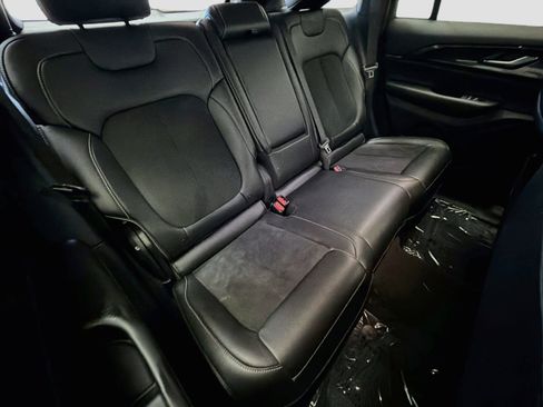 Used 2023 Jeep Grand Cherokee Altitude AWD/4WD image 14