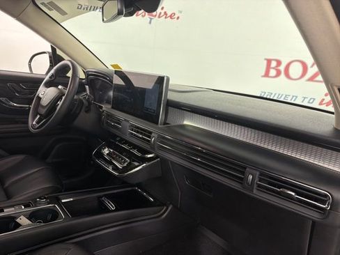 Used 2023 Lincoln Corsair Standard image 17