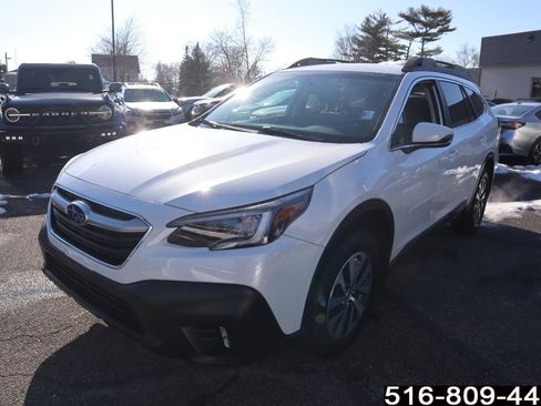 Used 2020 Subaru Outback Premium image 9