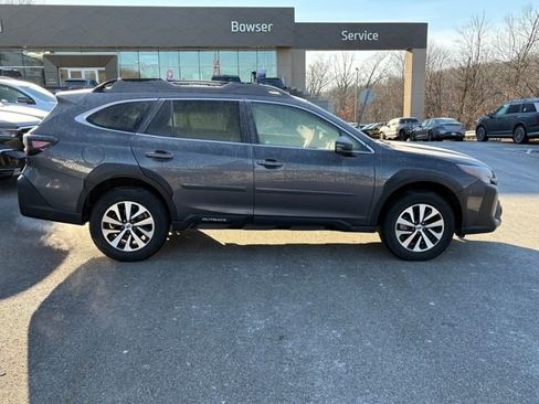 Used 2023 Subaru Outback Premium image 6