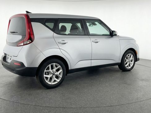 Used 2025 Kia Soul LX w/ LX Technology Package FWD image 9