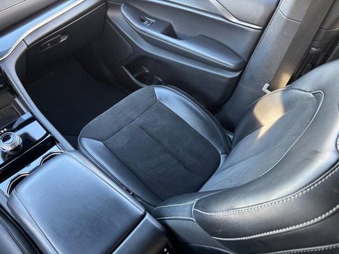 Used 2023 Jeep Grand Cherokee L Laredo image 15