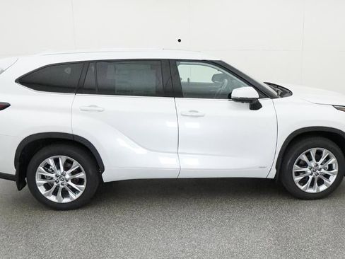 New 2026 Toyota Highlander Limited image 11