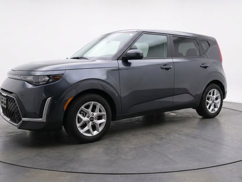 Used 2025 Kia Soul LX w/ LX Technology Package FWD image 3