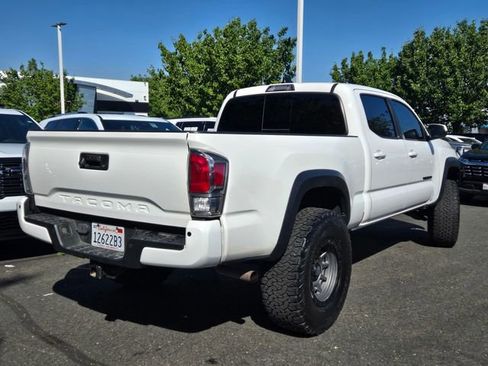 Used 2021 Toyota Tacoma TRD Off-Road w/ TRD Premium Off Road Package AWD/4WD image 4