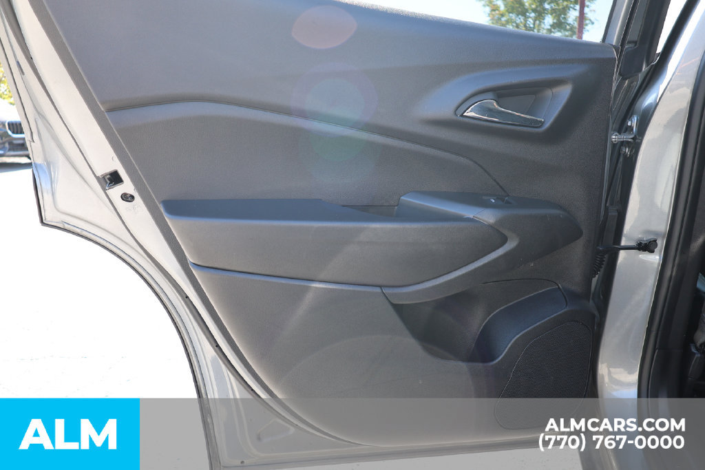 Used 2025 Chevrolet Trax LT FWD image 47