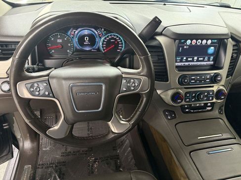 Used 2019 GMC Yukon XL Denali w/ Denali Ultimate Package AWD/4WD image 17