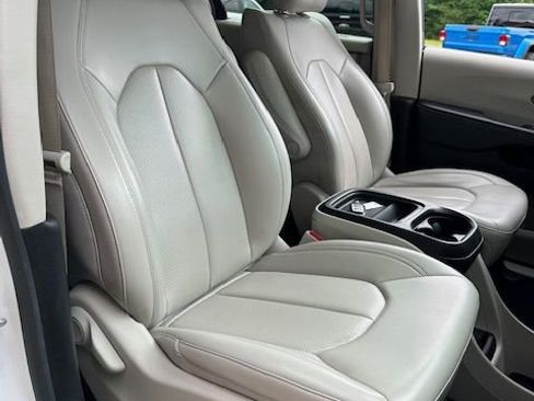 Used 2021 Chrysler Voyager Lxi image 16