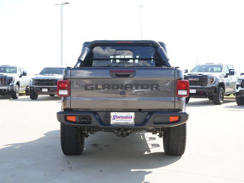 Used 2021 Jeep Gladiator Sport AWD/4WD image 8