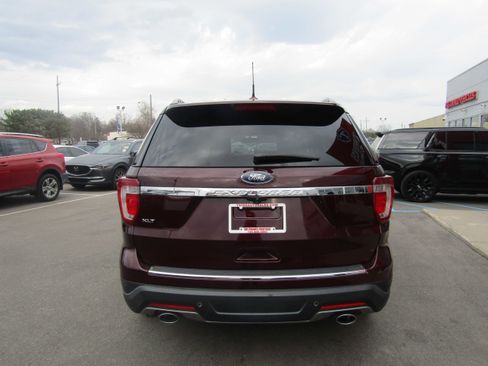 Used 2018 Ford Explorer XLT w/ Equipment Group 202A image 7