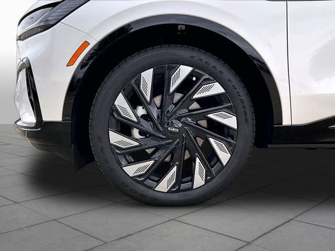 Used 2025 Lincoln Nautilus Reserve w/ Jet Appearance Package AWD/4WD image 9