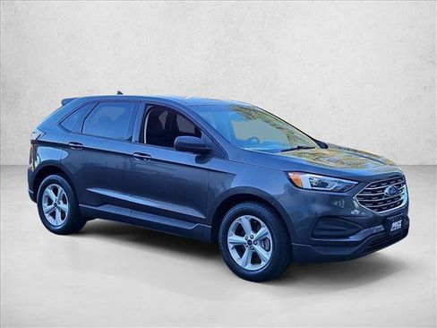 Used 2020 Ford Edge SE FWD image 3