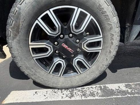 Used 2022 GMC Sierra 2500 AT4 AWD/4WD image 8