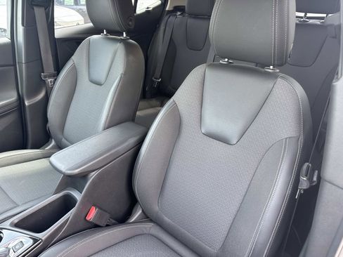 Used 2023 Buick Encore GX Select AWD/4WD image 19