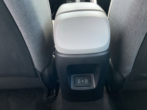 Used 2025 Hyundai Elantra Limited image 18