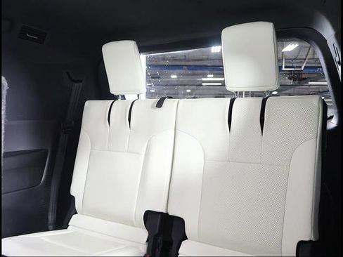 Used 2022 Lexus LX 600 4WD w/ Accessory Package (P3) image 11