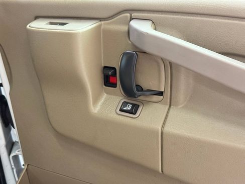 Used 2017 Chevrolet Express 2500 RWD image 34