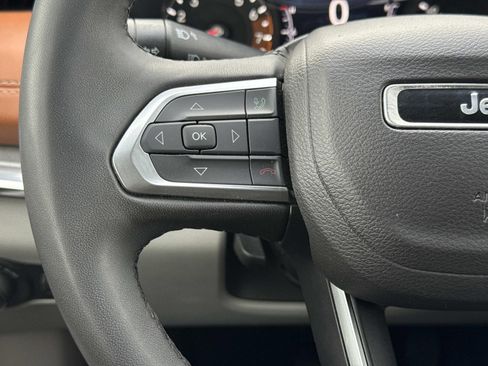 Used 2024 Jeep Compass Limited image 14