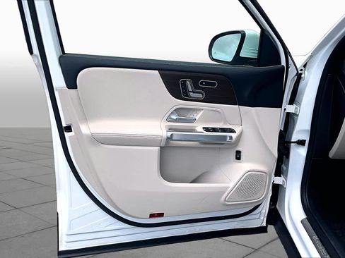 Used 2025 Mercedes-Benz GLB 250 image 22
