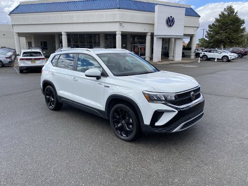 Used 2023 Volkswagen Taos SE w/ Black Wheel Package image 38