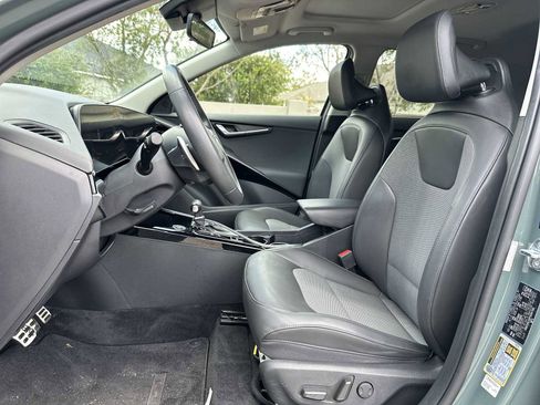 Used 2023 Kia Niro EX Touring FWD image 15