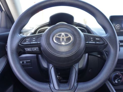Used 2019 Toyota Yaris L FWD image 18