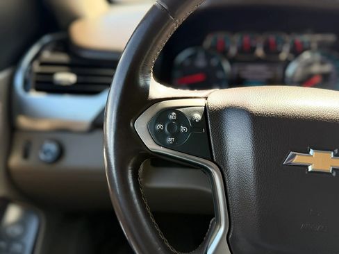 Used 2019 Chevrolet Suburban LT RWD image 23