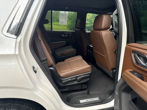 Used 2023 Chevrolet Tahoe High Country w/ Premium Package AWD/4WD image 13