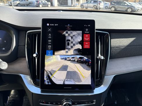 Used 2025 Volvo XC90 B6 Plus image 25