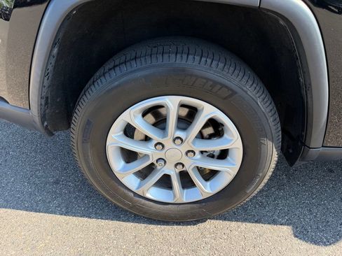 Certified 2022 Jeep Grand Cherokee Laredo E AWD/4WD image 15