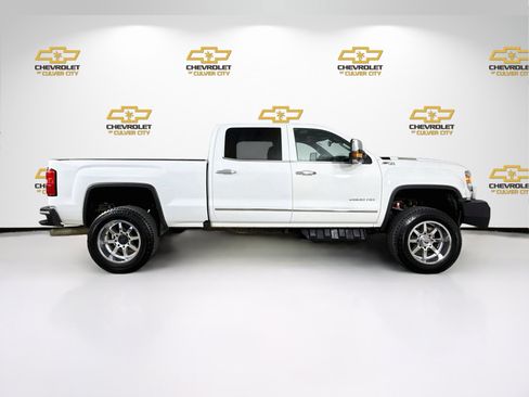 Used 2019 GMC Sierra 2500 SLT w/ Duramax Plus Package AWD/4WD image 9
