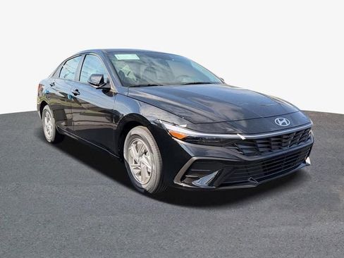 New 2026 Hyundai Elantra SE FWD image 2