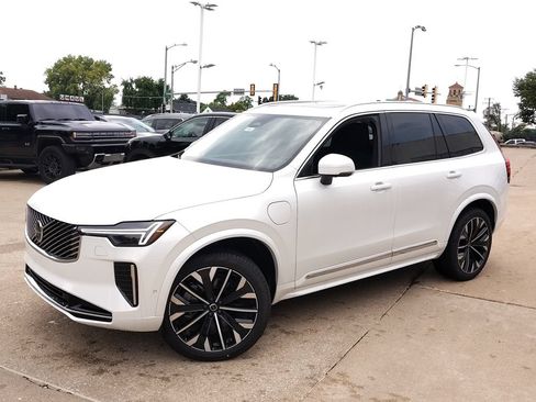 New 2026 Volvo XC90 T8 Plus w/ Protection Package Premier AWD/4WD image 32