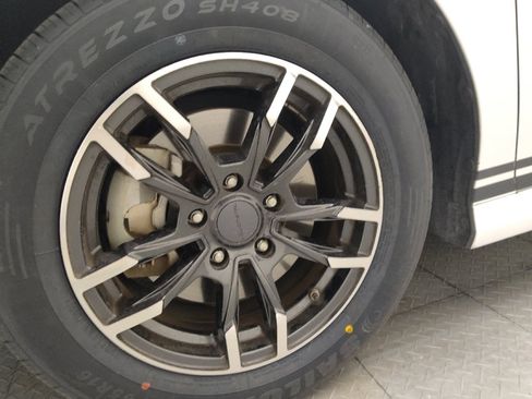 Used 2019 Toyota Camry LE FWD image 31