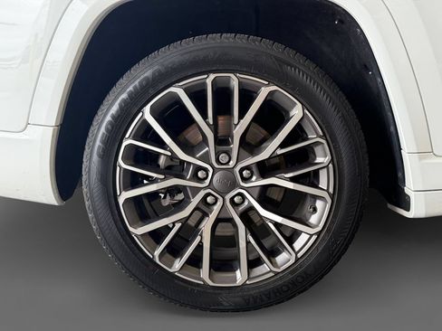 Used 2023 Jeep Grand Cherokee L Summit AWD/4WD image 10