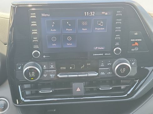 Used 2021 Toyota Highlander XSE FWD image 25