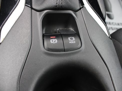 Used 2023 Toyota Corolla Cross LE image 36