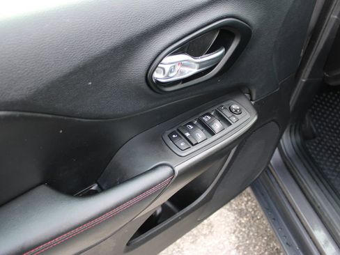 Used 2021 Jeep Cherokee Trailhawk w/ Comfort/Convenience Group image 26