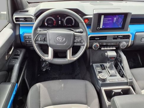 Used 2025 Toyota Tacoma TRD Off-Road image 4