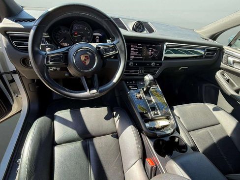 Used 2024 Porsche Macan AWD/4WD image 4