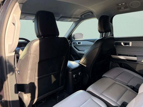 Used 2021 Ford Explorer XLT w/ Equipment Group 202A image 16