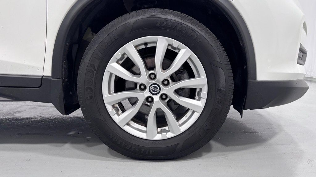 Used 2018 Nissan Rogue SV AWD/4WD image 32