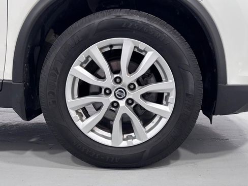 Used 2018 Nissan Rogue SV AWD/4WD image 32